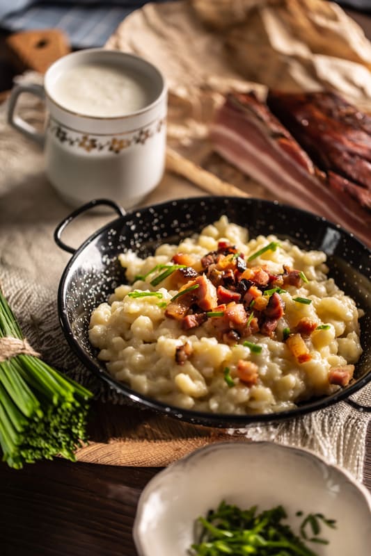Bryndzové halušky so slaninou, fotenie menu pre reštaurácie