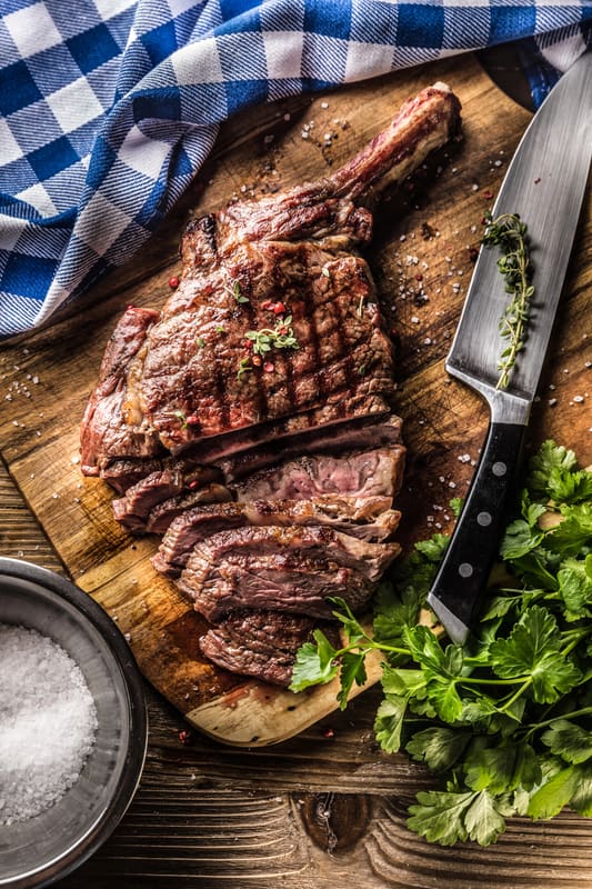 Tomahawk steak, fotograf jedla a nápojov